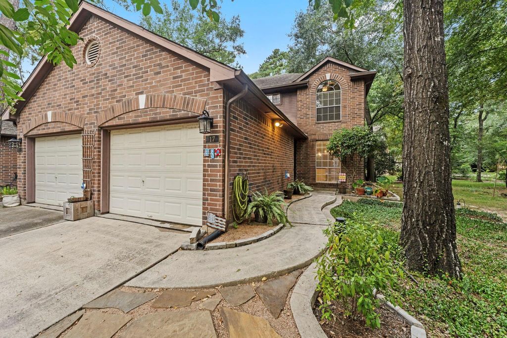 17 E Willowwood Court, The Woodlands, TX 77381