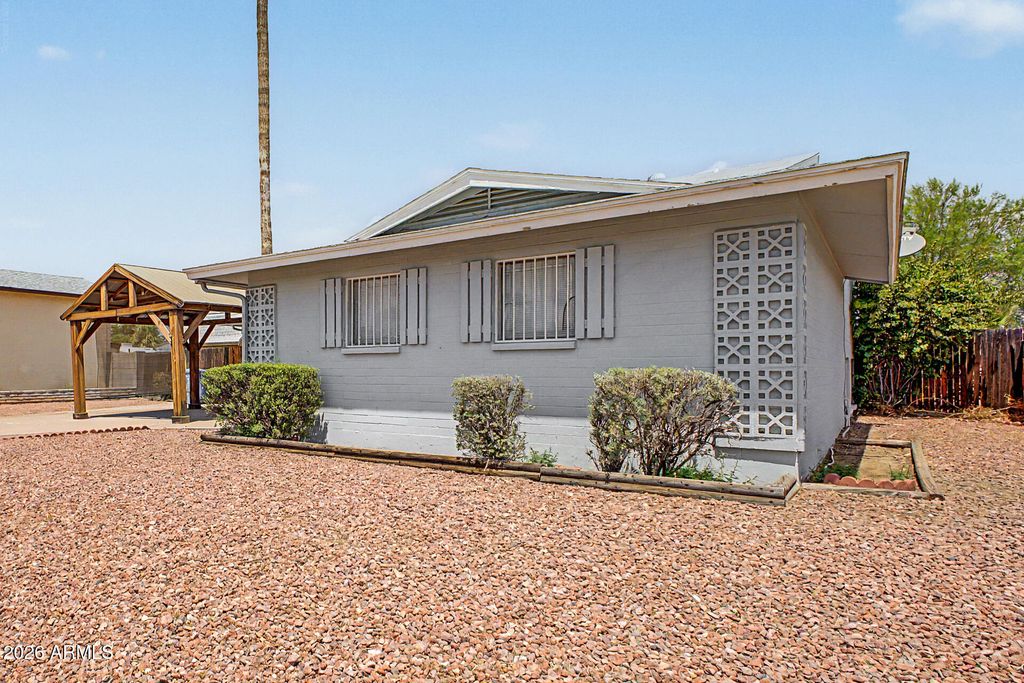 3944 W MONTEBELLO Avenue, Phoenix, AZ 85019 — photo 2