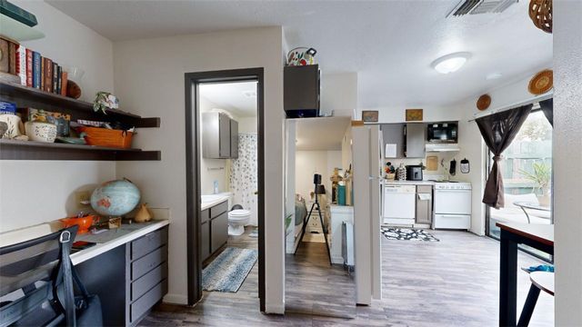 725 Peppertree Drive 9, Bryan, TX 77801