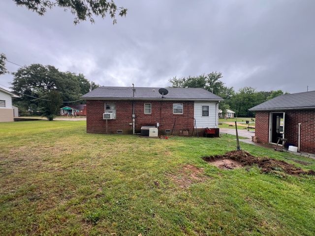 168 Pafford St, Big Sandy, TN 38221