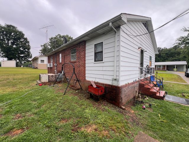 168 Pafford St, Big Sandy, TN 38221