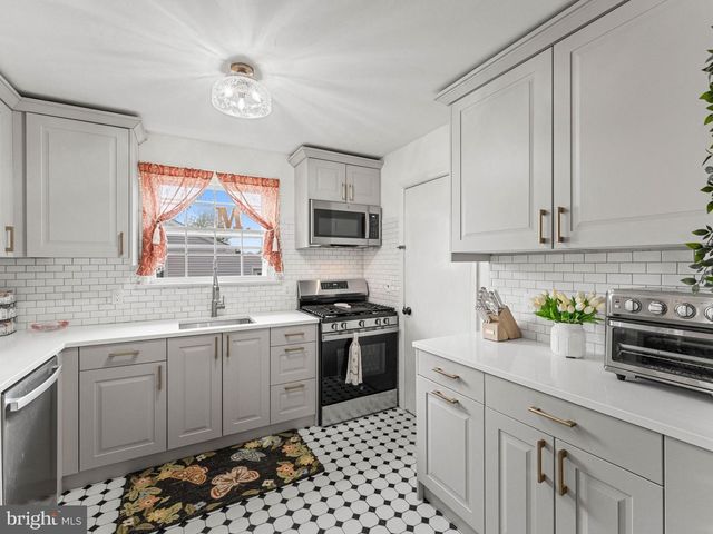 39 NEWELL AVE, Cherry Hill, NJ 08034