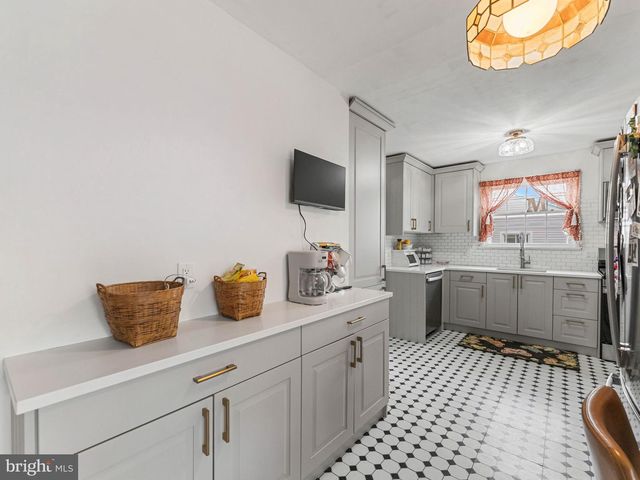 39 NEWELL AVE, Cherry Hill, NJ 08034