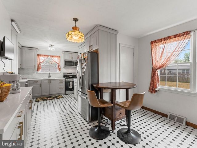 39 NEWELL AVE, Cherry Hill, NJ 08034