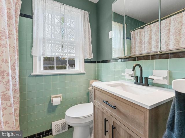 39 NEWELL AVE, Cherry Hill, NJ 08034