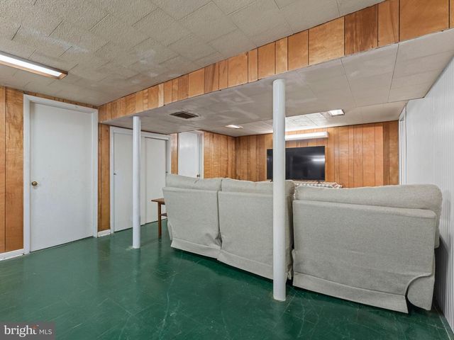 39 NEWELL AVE, Cherry Hill, NJ 08034