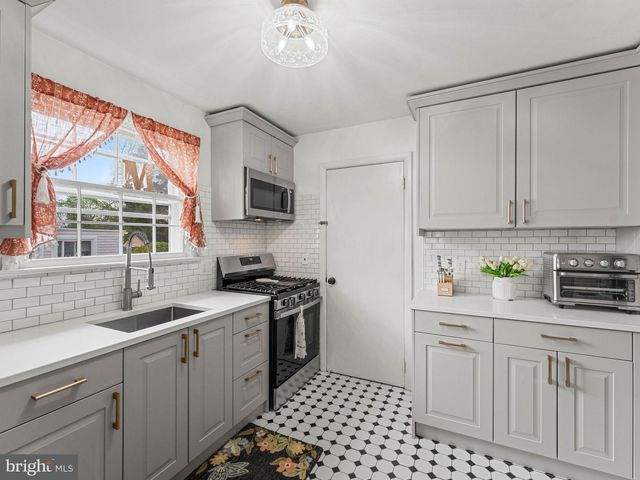 39 NEWELL AVE, Cherry Hill, NJ 08034