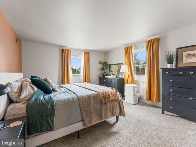 39 NEWELL AVE, Cherry Hill, NJ 08034