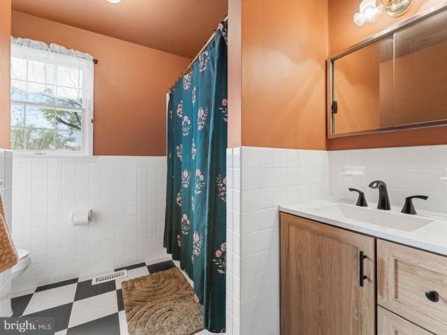 39 NEWELL AVE, Cherry Hill, NJ 08034