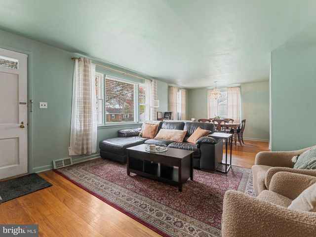 39 NEWELL AVE, Cherry Hill, NJ 08034