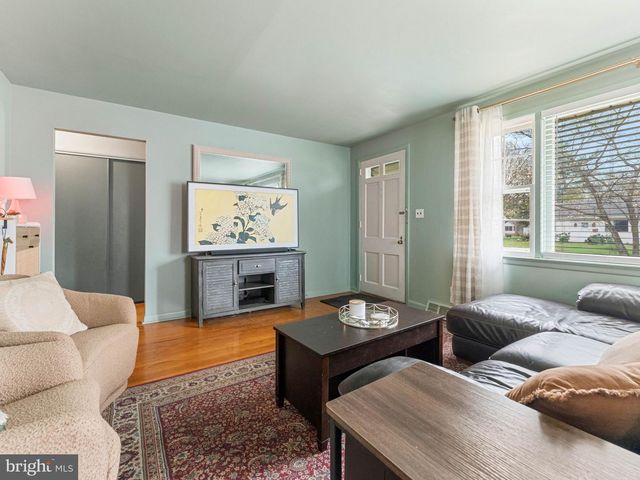 39 NEWELL AVE, Cherry Hill, NJ 08034