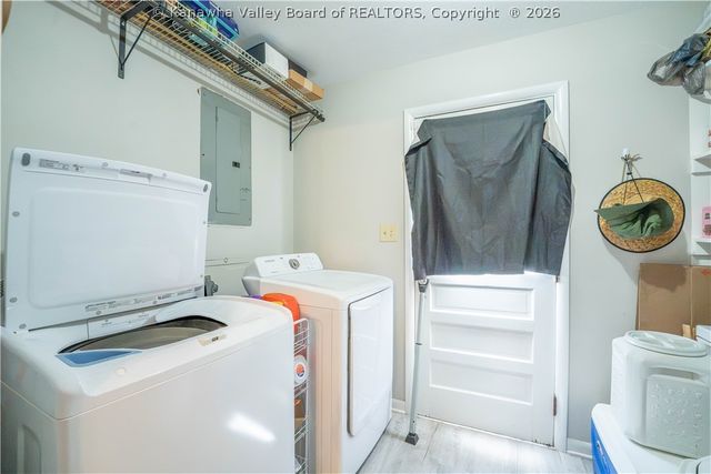 109 Valley Drive, Nitro, WV 25143