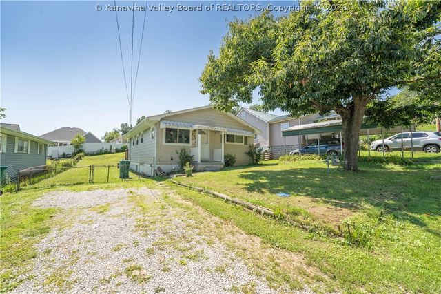 109 Valley Drive, Nitro, WV 25143