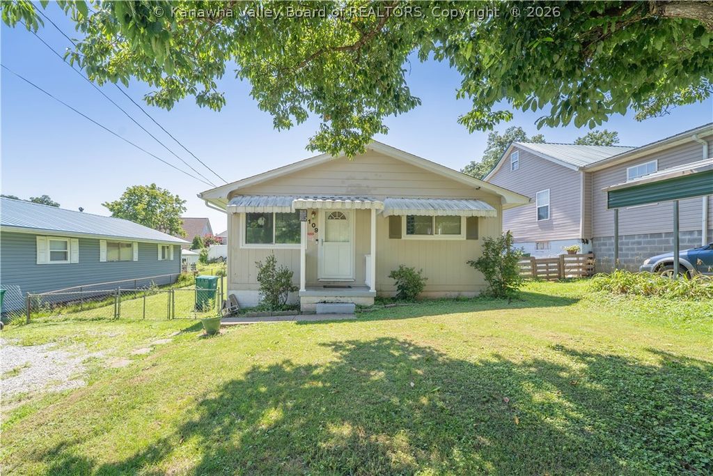 109 Valley Drive, Nitro, WV 25143