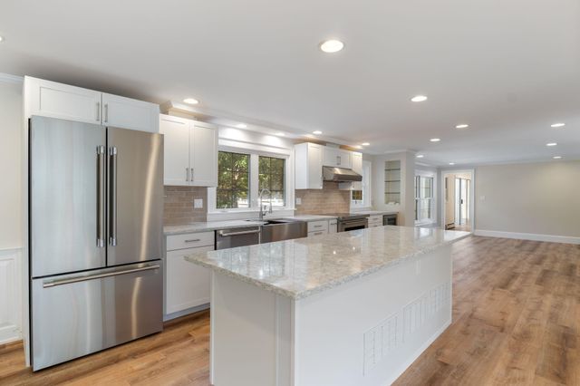 2 Regina Road, Portsmouth, NH 03801