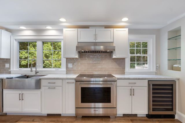 2 Regina Road, Portsmouth, NH 03801