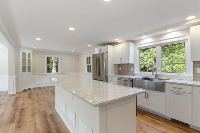 2 Regina Road, Portsmouth, NH 03801
