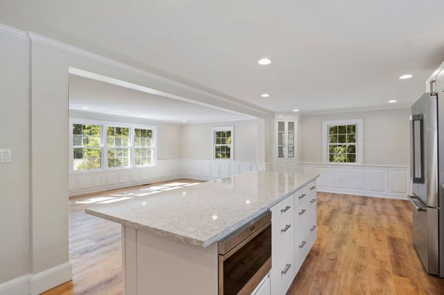 2 Regina Road, Portsmouth, NH 03801