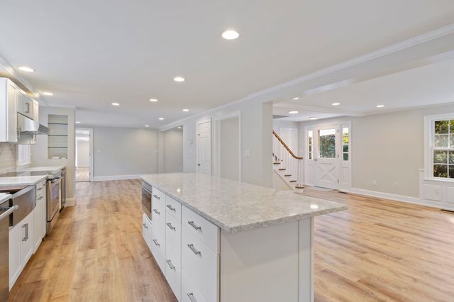 2 Regina Road, Portsmouth, NH 03801