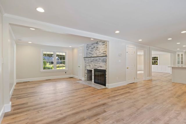 2 Regina Road, Portsmouth, NH 03801