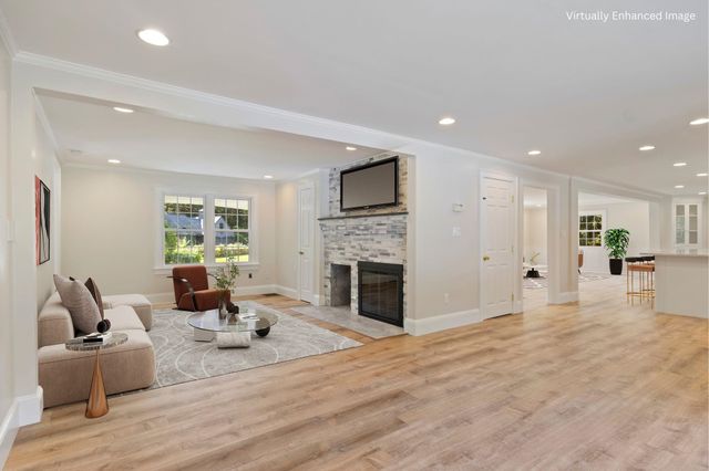 2 Regina Road, Portsmouth, NH 03801
