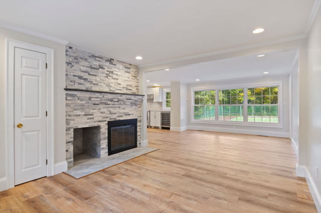 2 Regina Road, Portsmouth, NH 03801