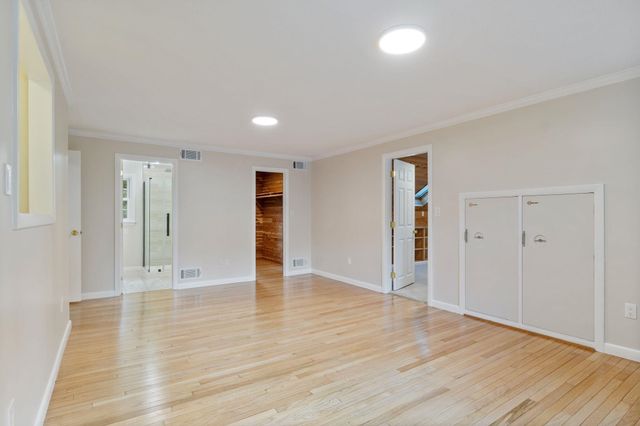 2 Regina Road, Portsmouth, NH 03801