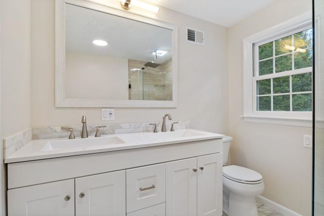 2 Regina Road, Portsmouth, NH 03801