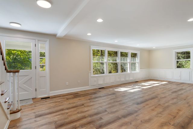 2 Regina Road, Portsmouth, NH 03801