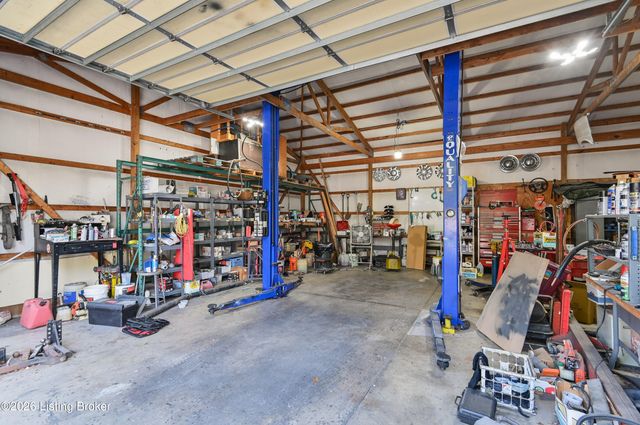 13991 Poplar Ln, Louisville, KY 40299