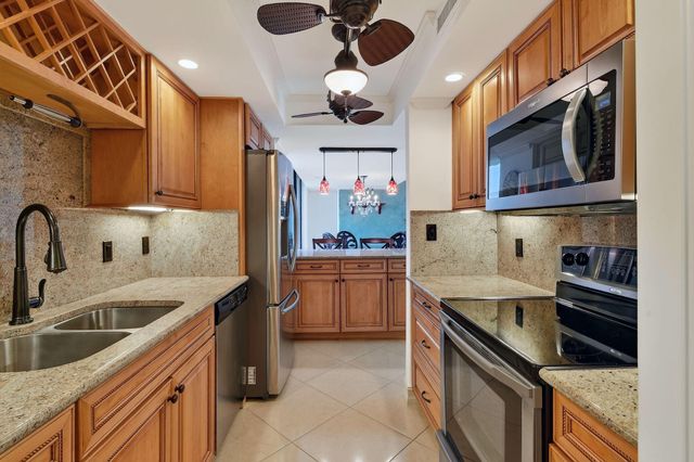 3000 N OCEAN Drive 8A, Singer Island, FL 33404
