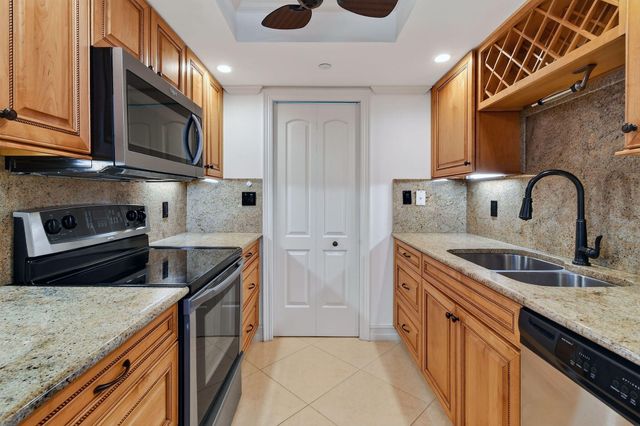 3000 N OCEAN Drive 8A, Singer Island, FL 33404