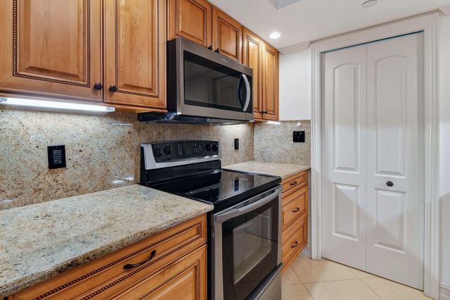 3000 N OCEAN Drive 8A, Singer Island, FL 33404