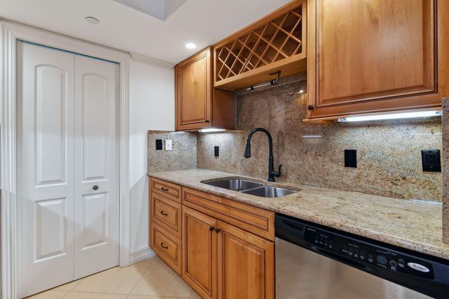 3000 N OCEAN Drive 8A, Singer Island, FL 33404