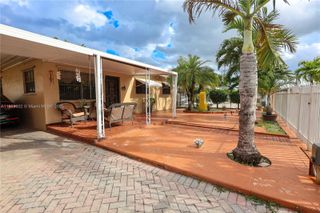 2541 W 10th Ave, Hialeah, FL 33010