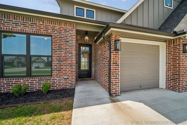 5730 E 141st Place N, Collinsville, OK 74021