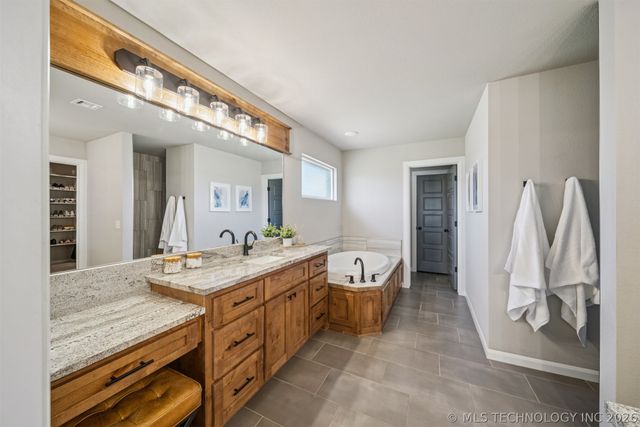 5730 E 141st Place N, Collinsville, OK 74021