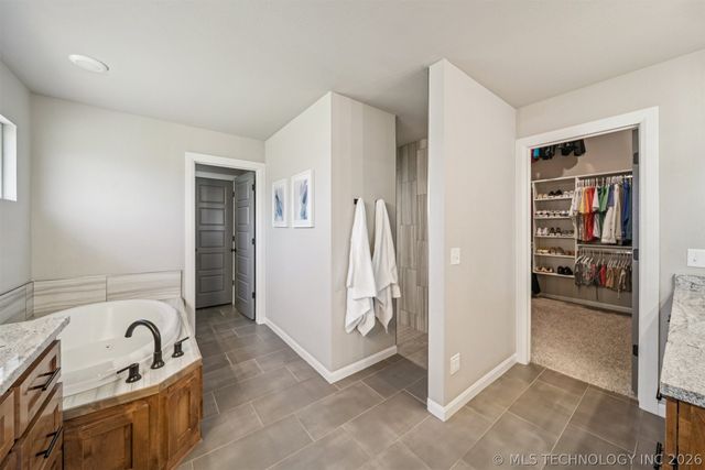 5730 E 141st Place N, Collinsville, OK 74021