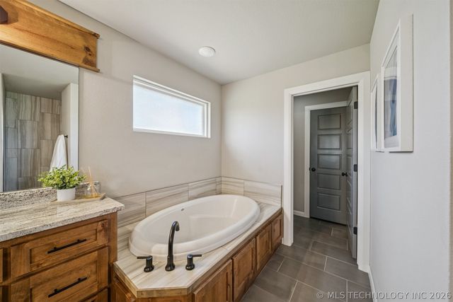 5730 E 141st Place N, Collinsville, OK 74021