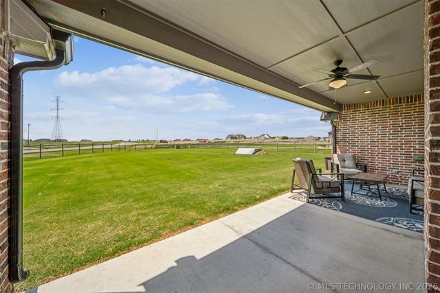 5730 E 141st Place N, Collinsville, OK 74021