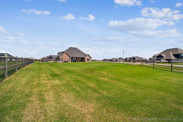 5730 E 141st Place N, Collinsville, OK 74021