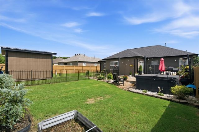 703 W Teri Drive, Siloam Springs, AR 72761