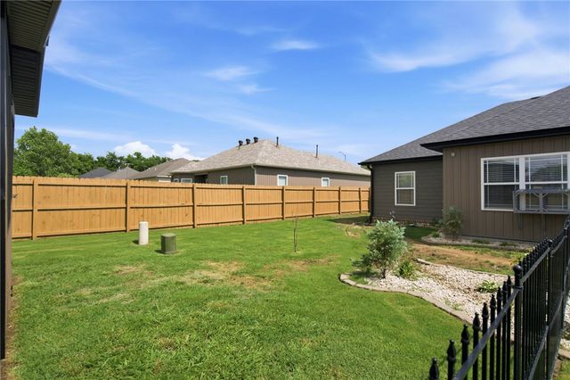 703 W Teri Drive, Siloam Springs, AR 72761