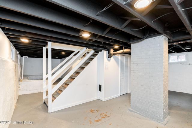 1309 Lydia St, Louisville, KY 40217