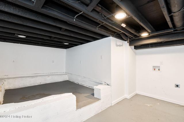 1309 Lydia St, Louisville, KY 40217