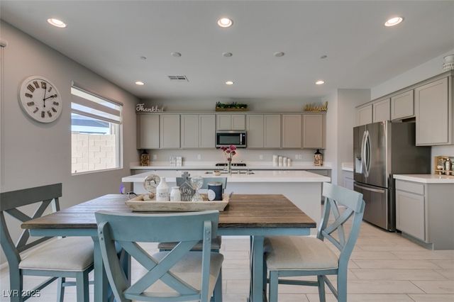 10439 Sadie Blake Avenue, Las Vegas, NV 89166