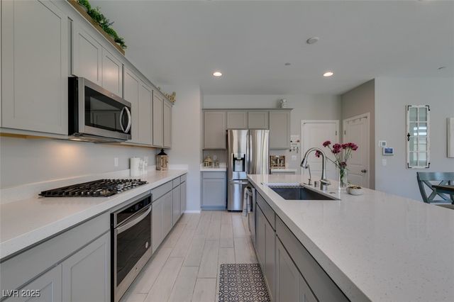 10439 Sadie Blake Avenue, Las Vegas, NV 89166