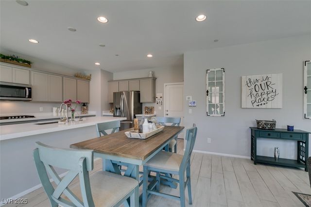 10439 Sadie Blake Avenue, Las Vegas, NV 89166