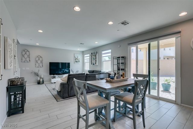 10439 Sadie Blake Avenue, Las Vegas, NV 89166