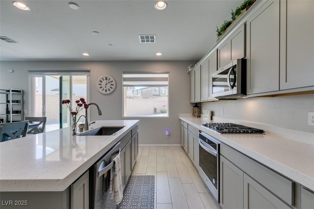 10439 Sadie Blake Avenue, Las Vegas, NV 89166